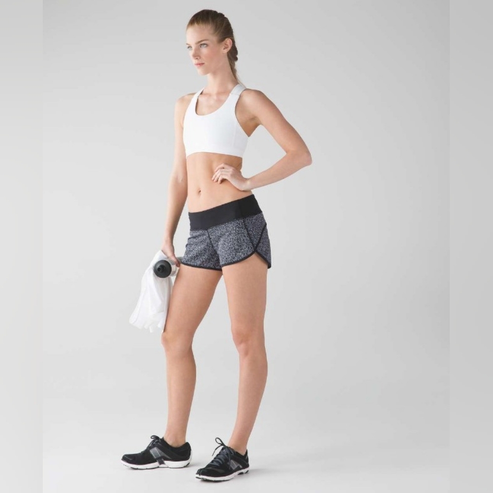 Lululemon Speed Up Shorts 2.5" Black/ White In Size 4
